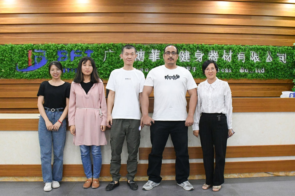 沙特客戶進(jìn)口博菲特品牌商用健身器材